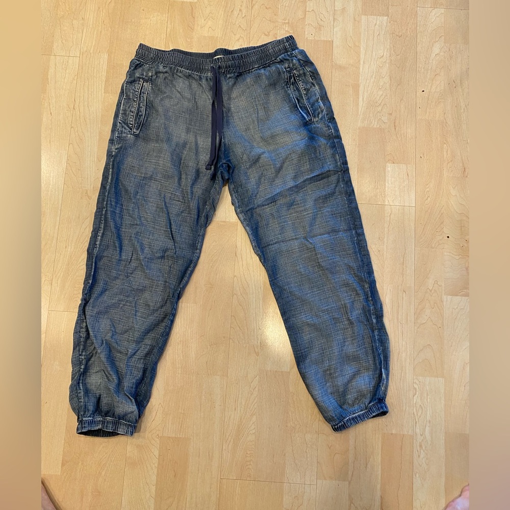 Cloth and stone jogger